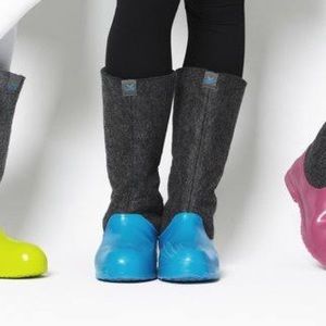 Valenki (Felted Winter Boots) w/ Blue goloshes